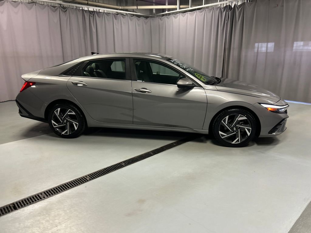 Used 2024 Hyundai Elantra SEL w/ Convenience Package image 8