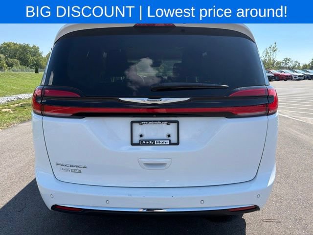 Used 2023 Chrysler Pacifica Touring-L FWD image 10