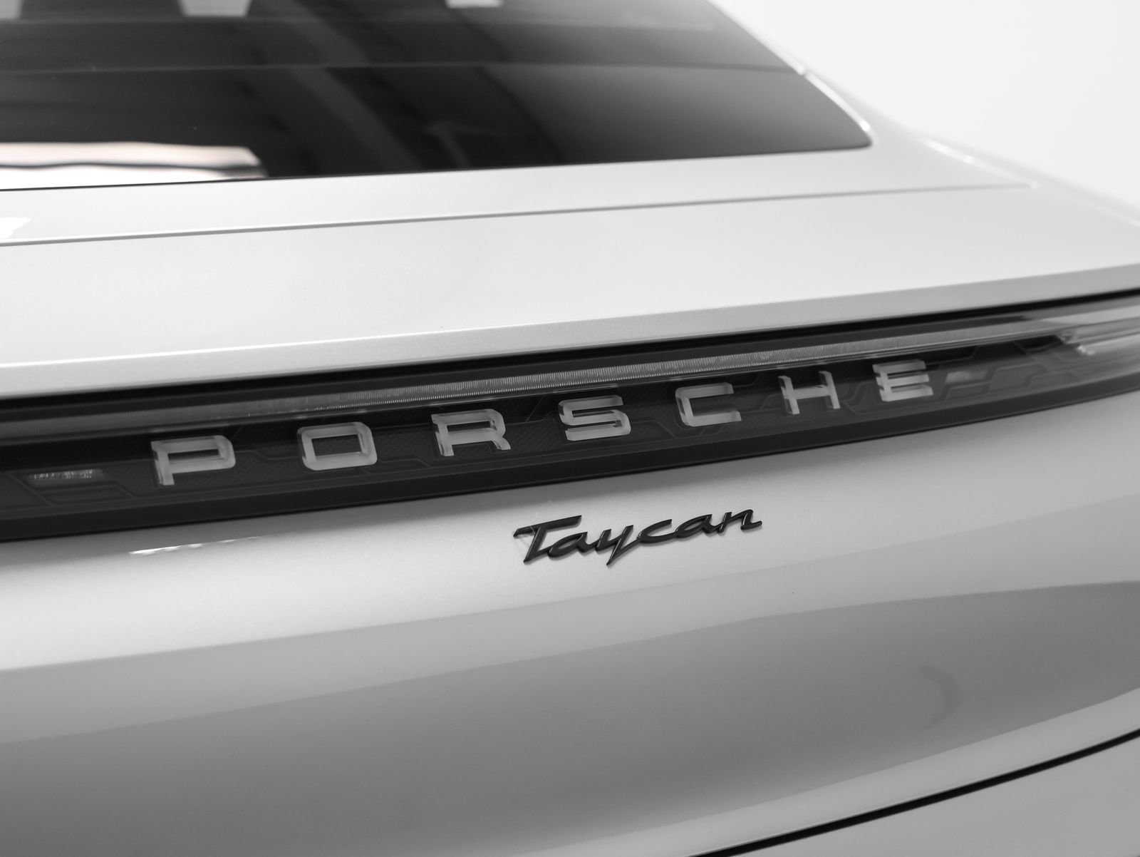 Certified 2021 Porsche Taycan image 18
