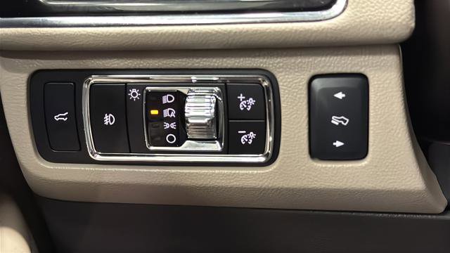 Used 2024 Lincoln Navigator Reserve AWD/4WD image 32