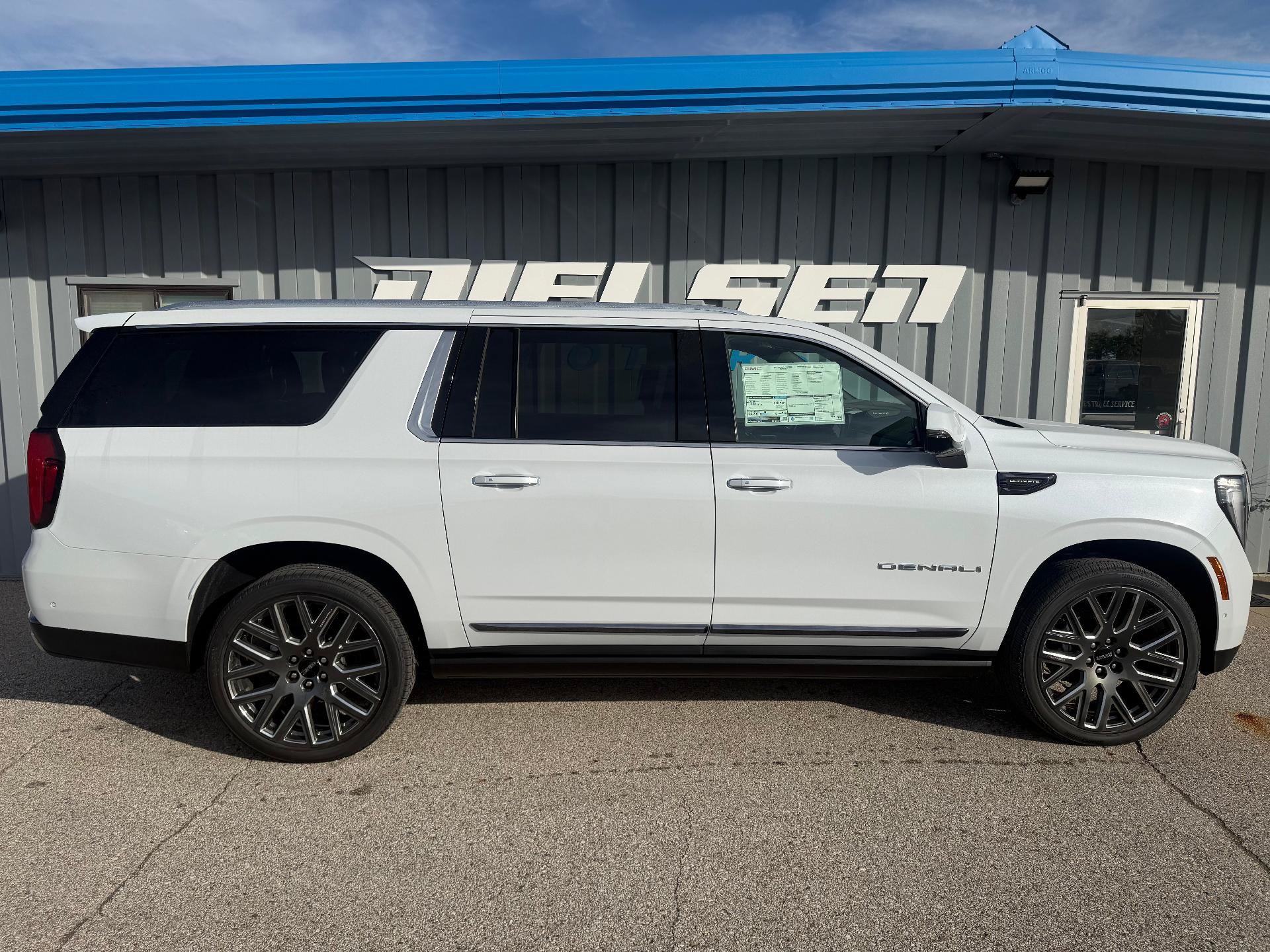 New 2027 GMC Yukon XL Denali Ultimate AWD/4WD image 5
