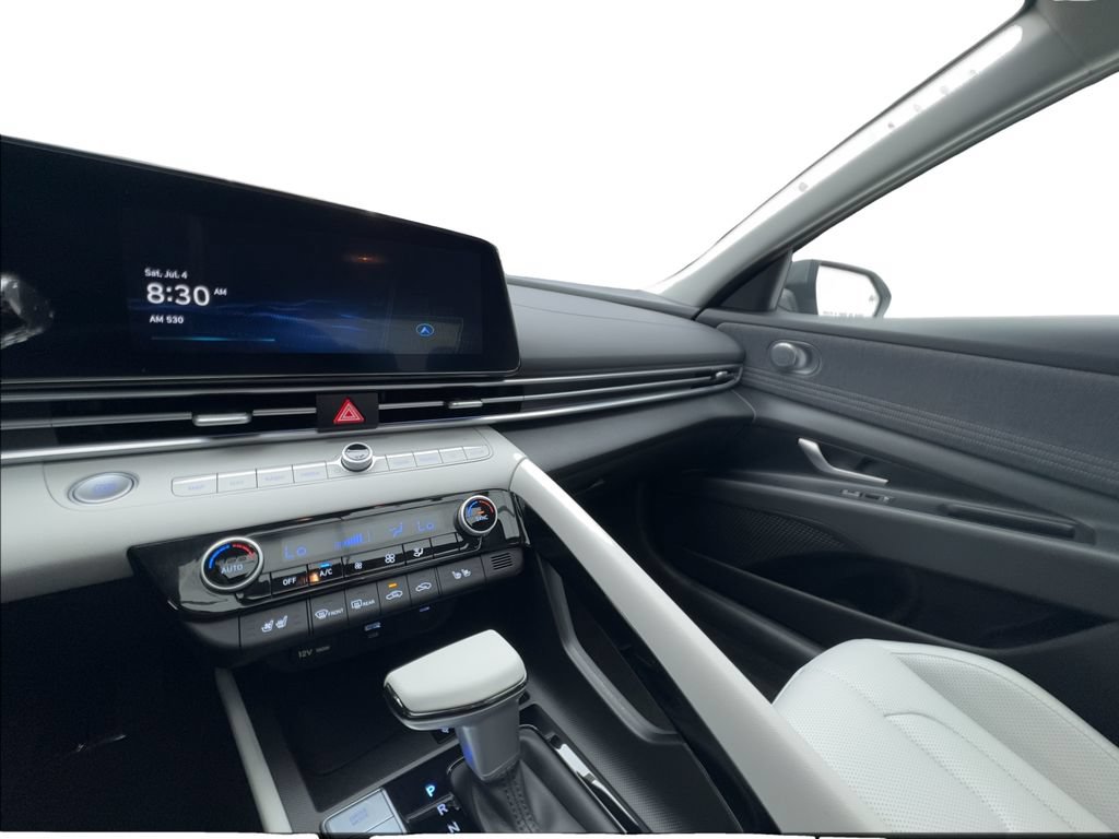 Used 2025 Hyundai Elantra Limited FWD image 26