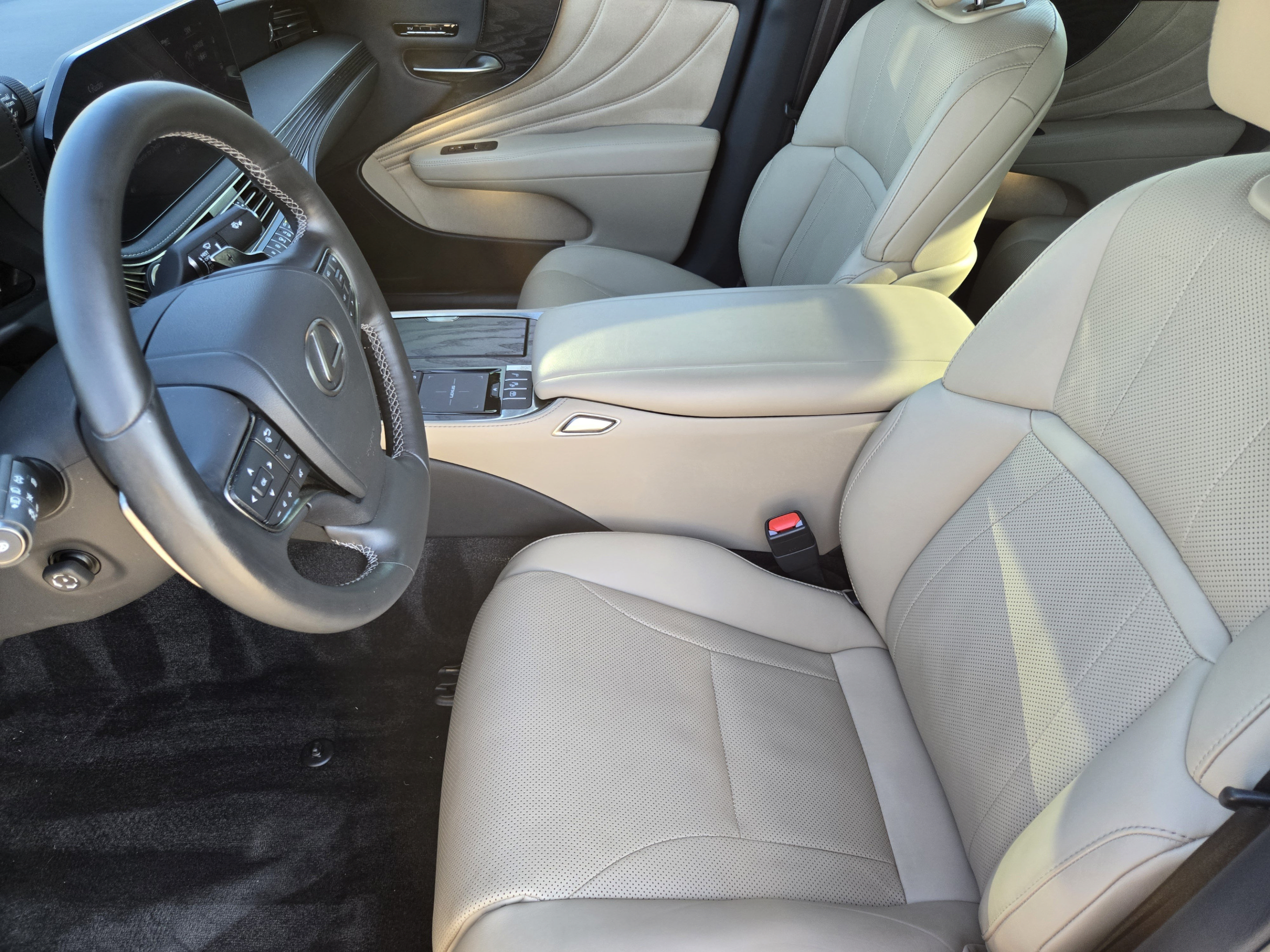 Used 2021 Lexus LS 500 w/ Accessory Package (Z2) RWD image 9