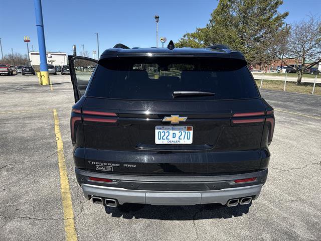 Used 2025 Chevrolet Traverse LT w/ Driver Confidence Package image 22