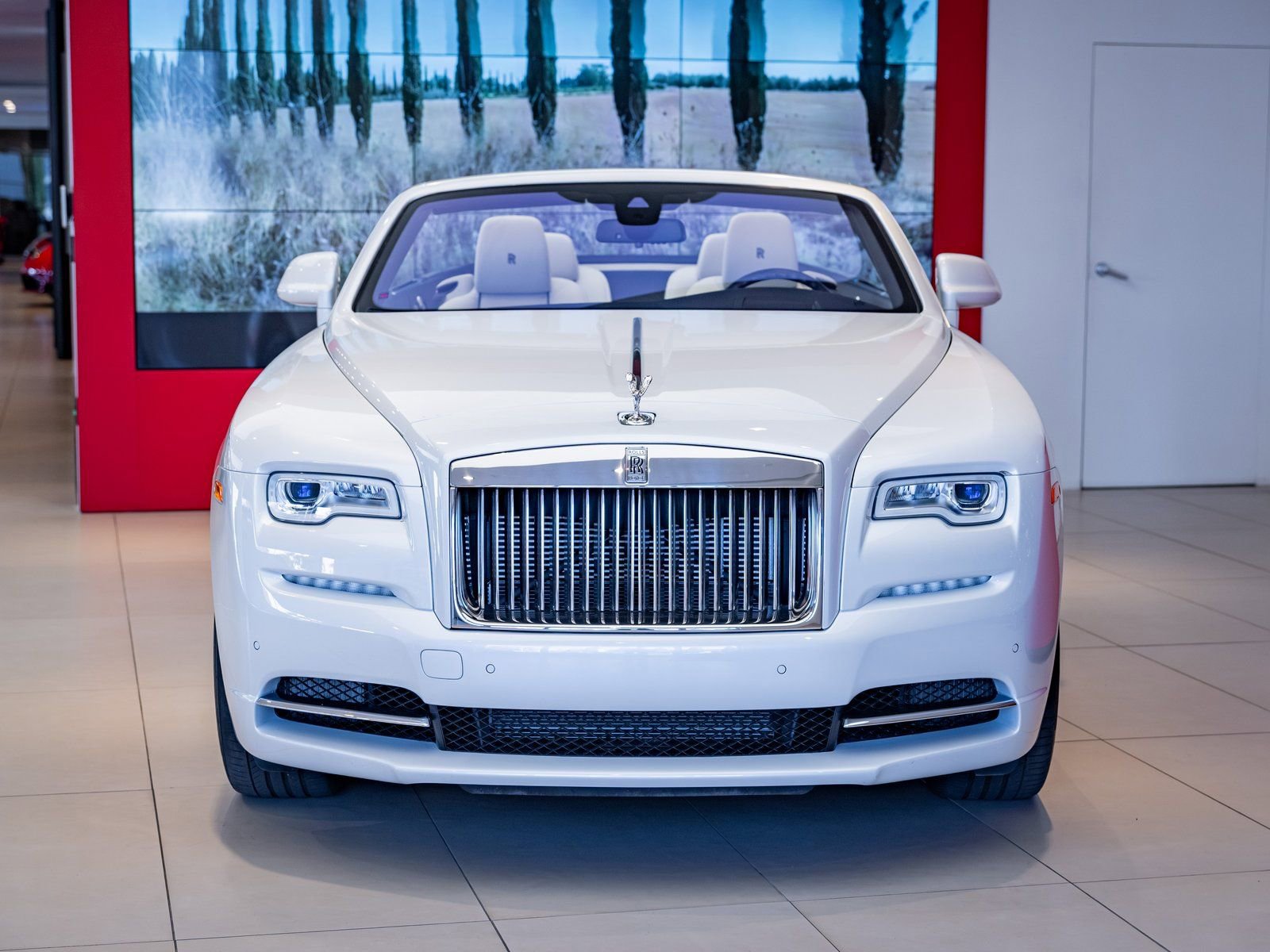 Used 2018 Rolls-Royce Dawn image 2