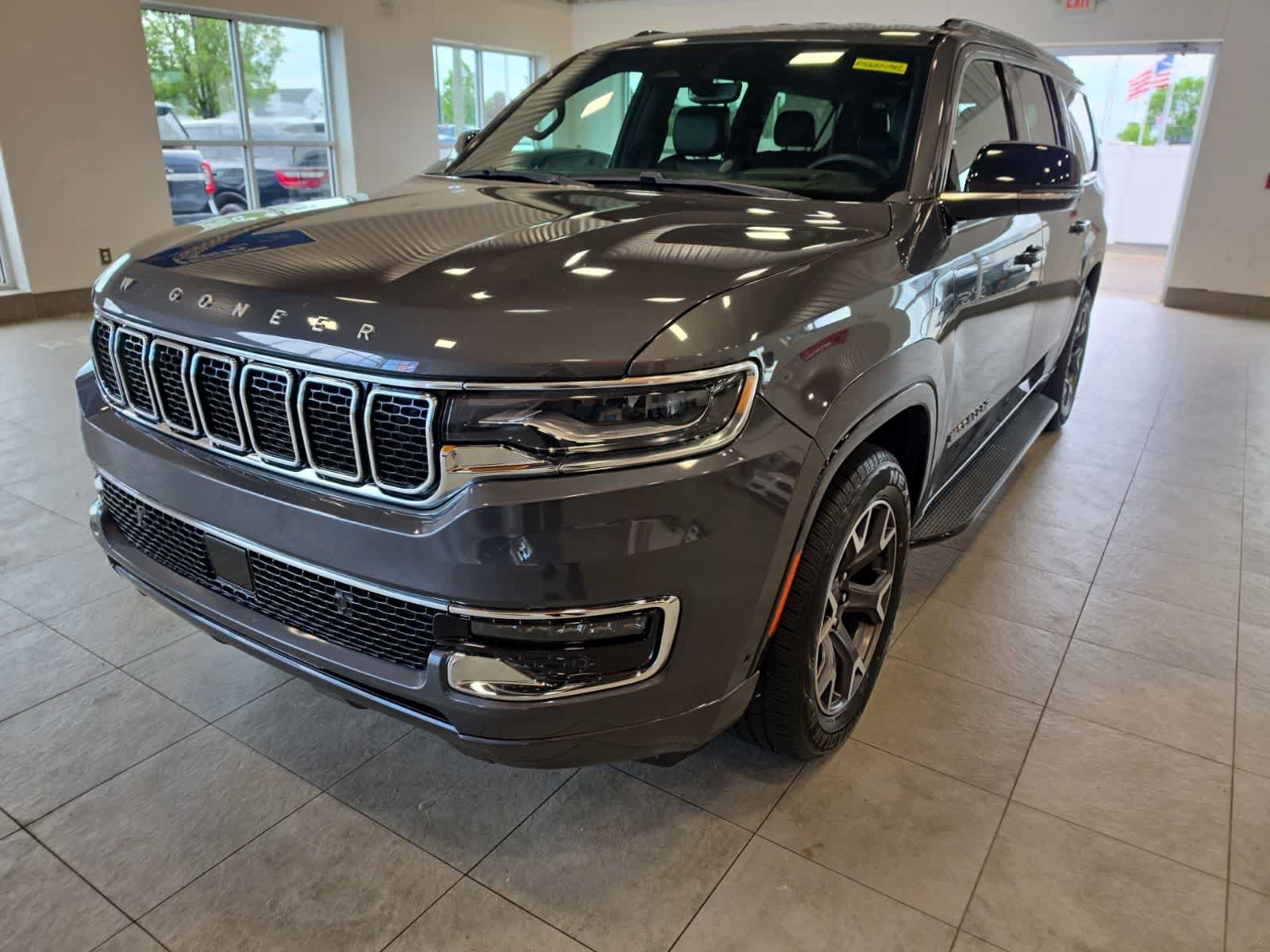 Used 2024 Jeep Wagoneer L Series III w/ Flexible Seating Group AWD/4WD image 2