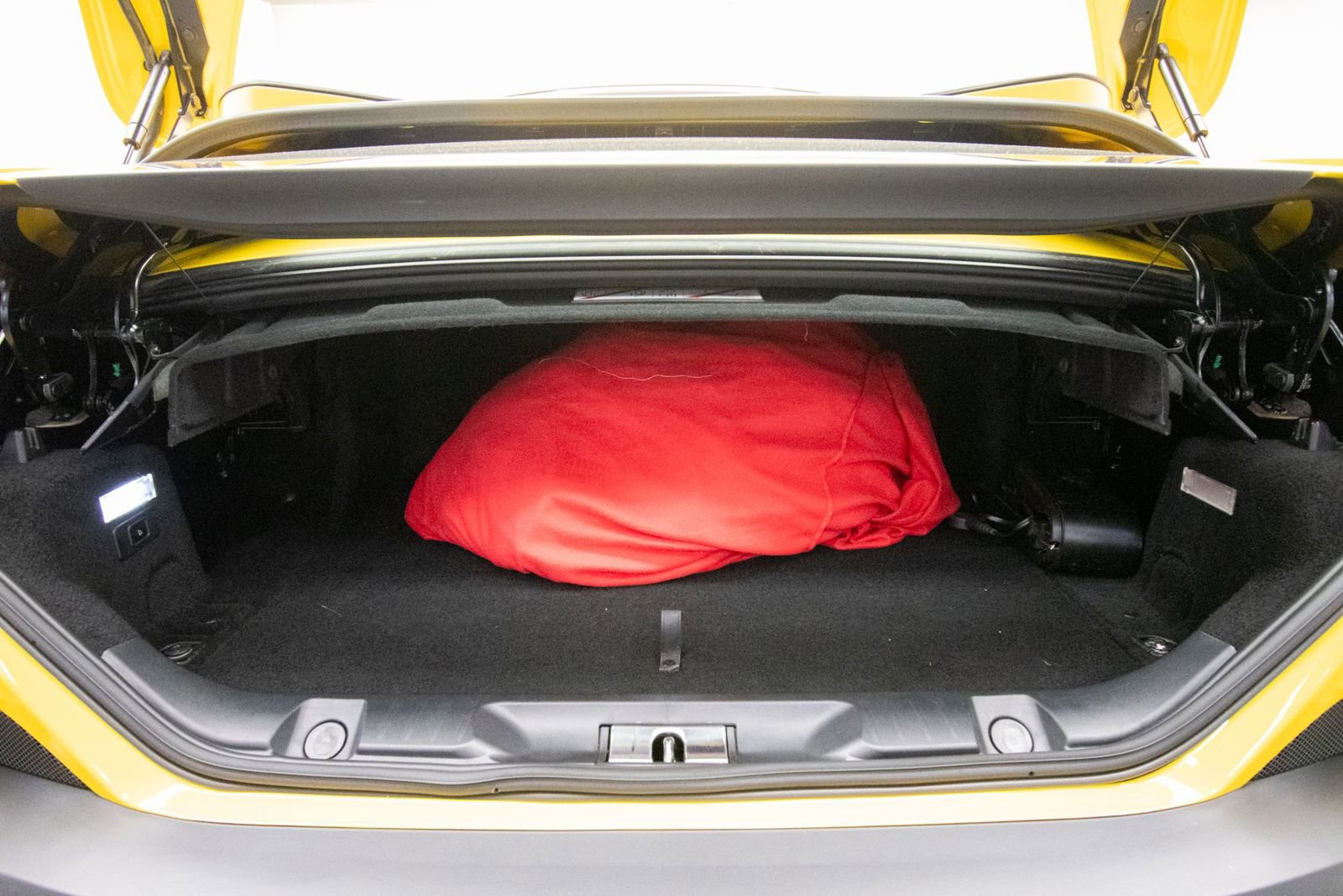 Used 2019 Ferrari Portofino RWD image 48