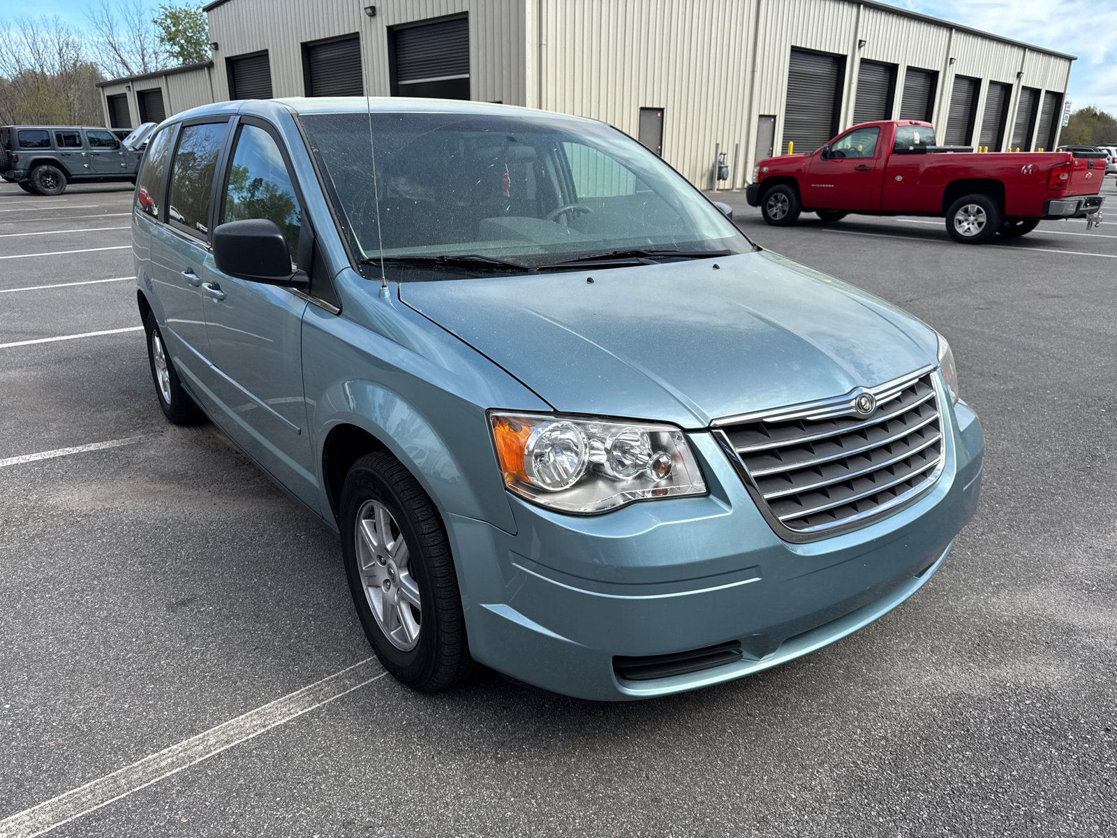 Used 2010 Chrysler Town & Country LX image 3