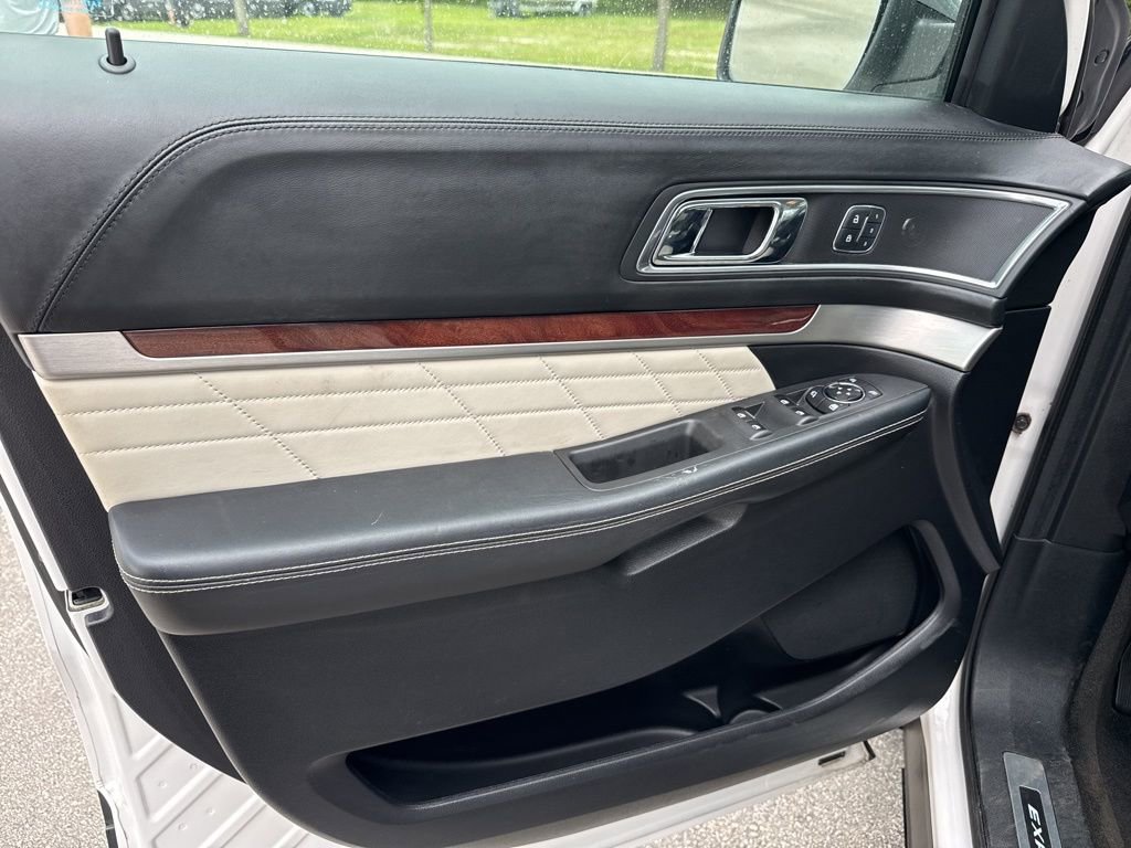 Used 2017 Ford Explorer Platinum image 9