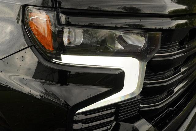 Used 2025 Chevrolet Silverado 1500 High Country w/ High Country Premium Package AWD/4WD image 39