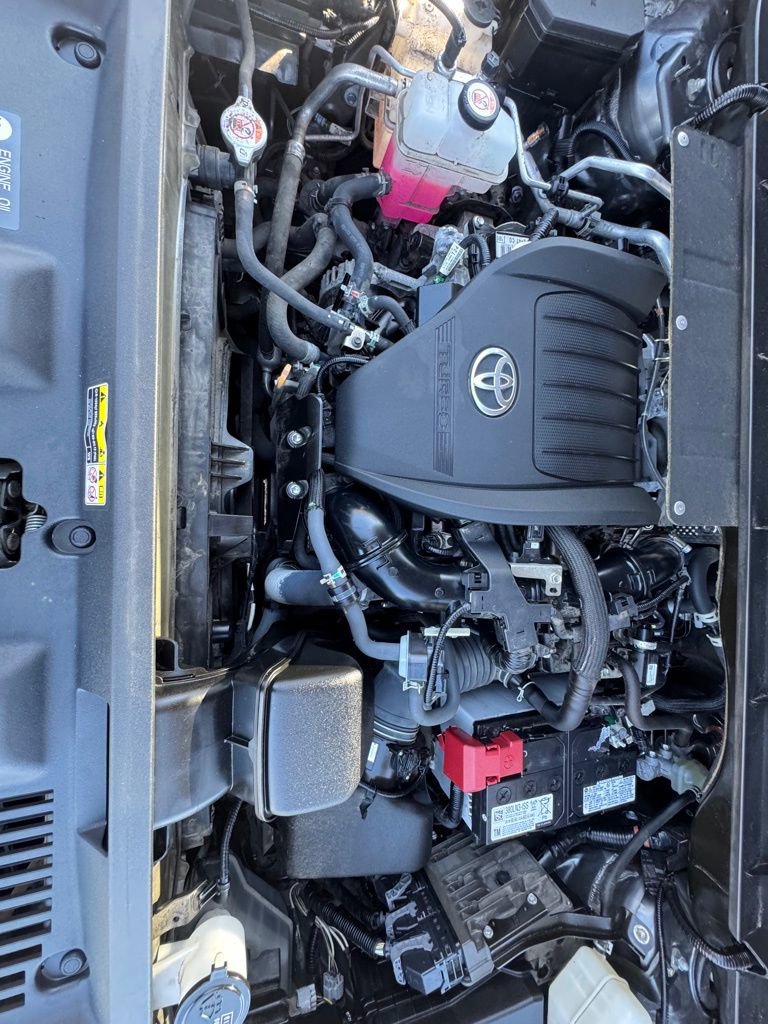 Used 2023 Toyota Highlander XLE AWD/4WD image 33