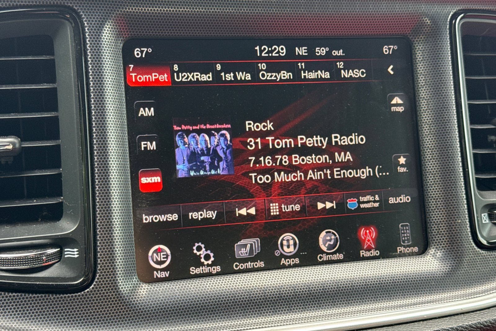 Used 2015 Dodge Challenger SRT w/ Technology Group RWD image 17