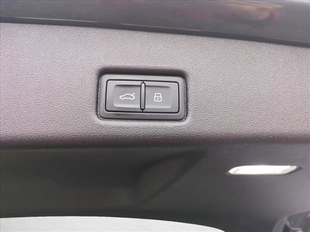 Used 2025 Audi Q5 Premium w/ Convenience Package image 7