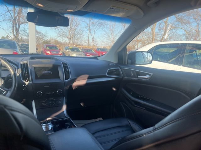 Used 2020 Ford Edge SEL image 16