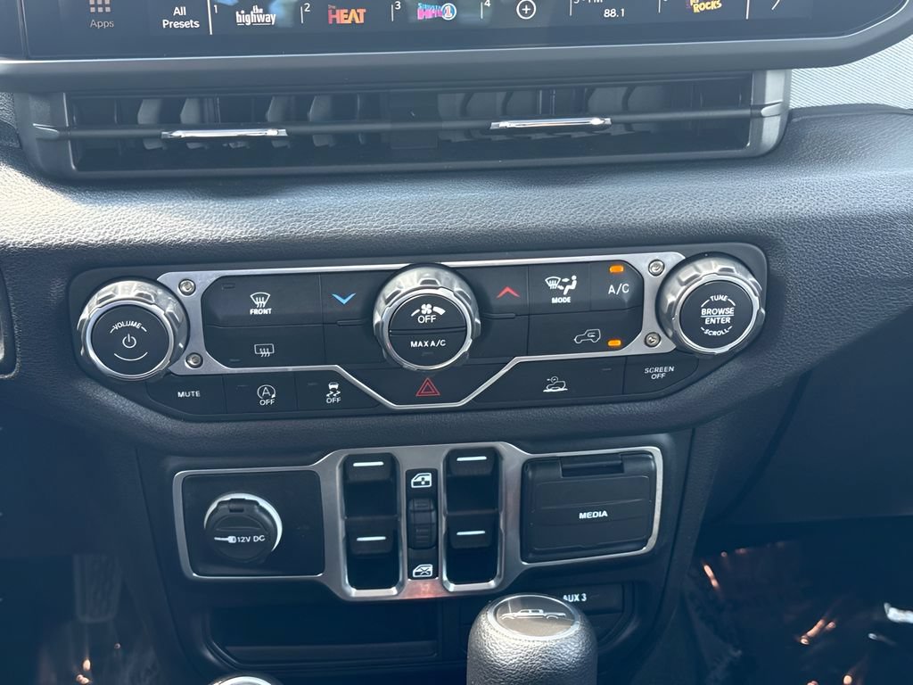 Used 2024 Jeep Gladiator Sport AWD/4WD image 10