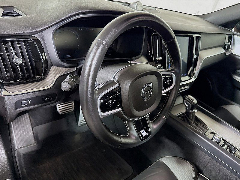 Used 2019 Volvo S60 T5 R-Design image 9