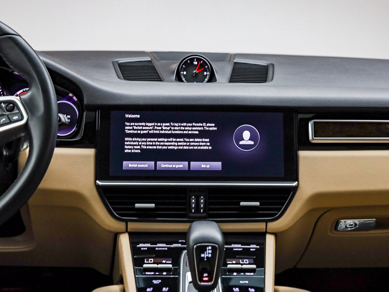 Certified 2022 Porsche Cayenne Platinum Edition image 18