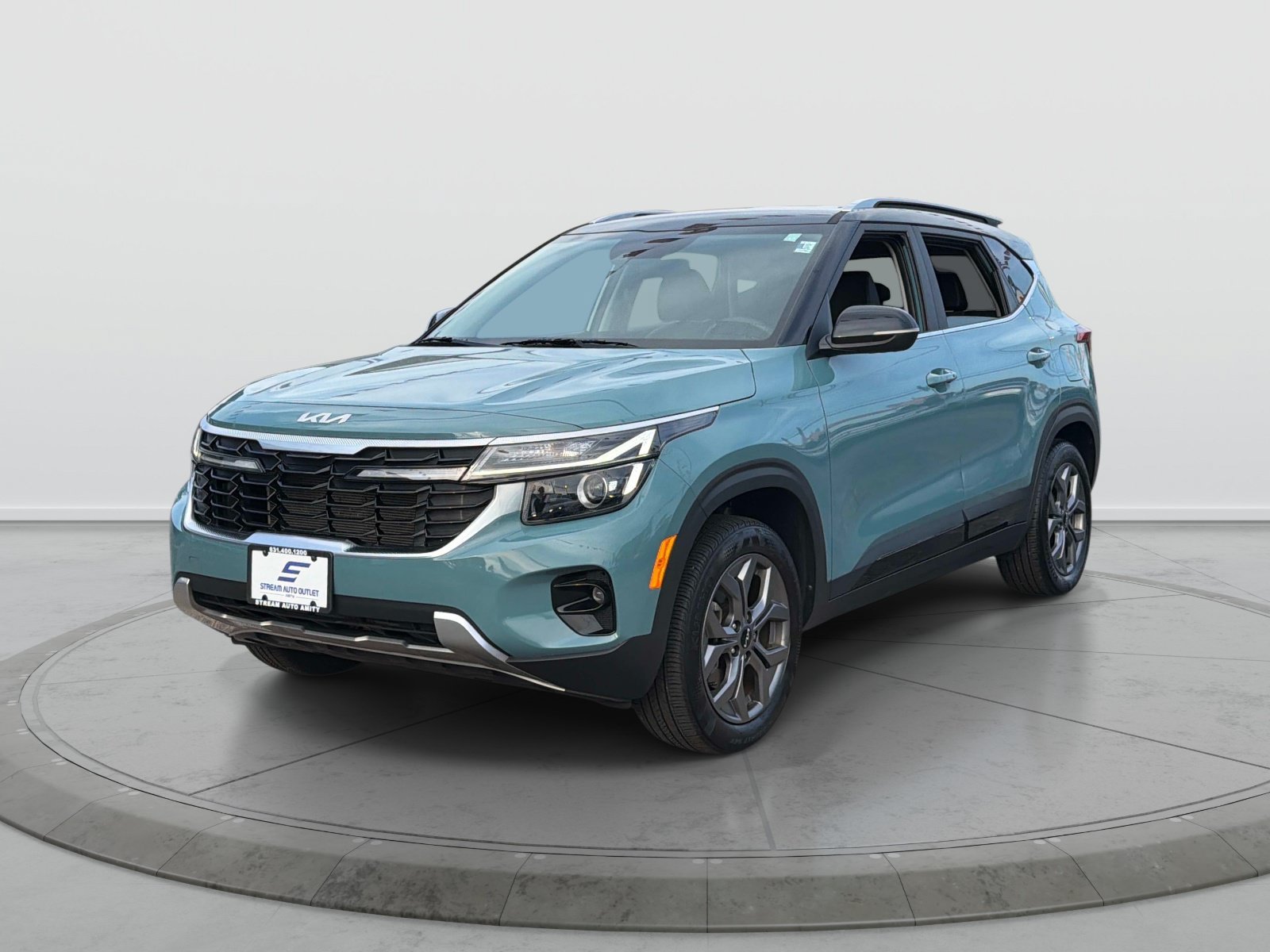 Used 2024 Kia Seltos S AWD/4WD image 3