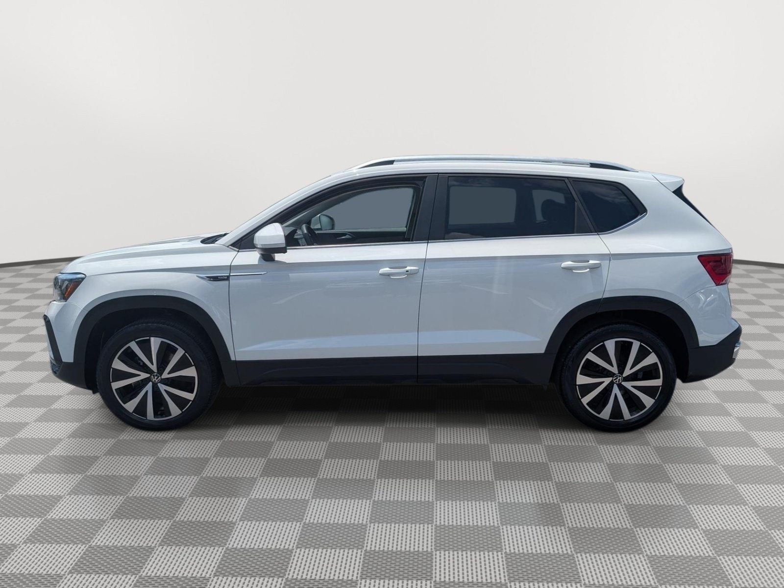 Used 2022 Volkswagen Taos SE AWD/4WD image 2