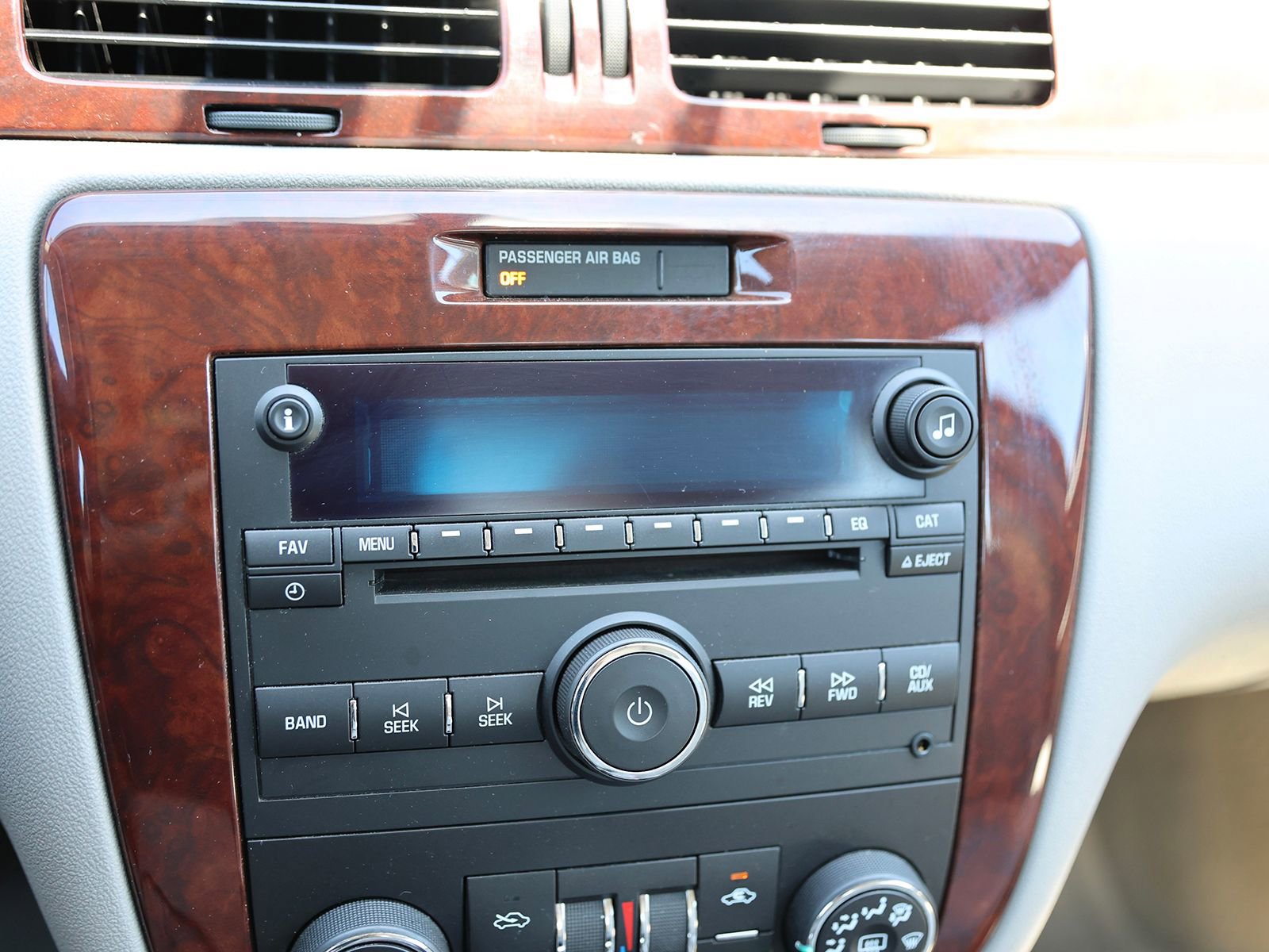 Used 2010 Chevrolet Impala LT w/ Luxury Edition Package FWD image 21