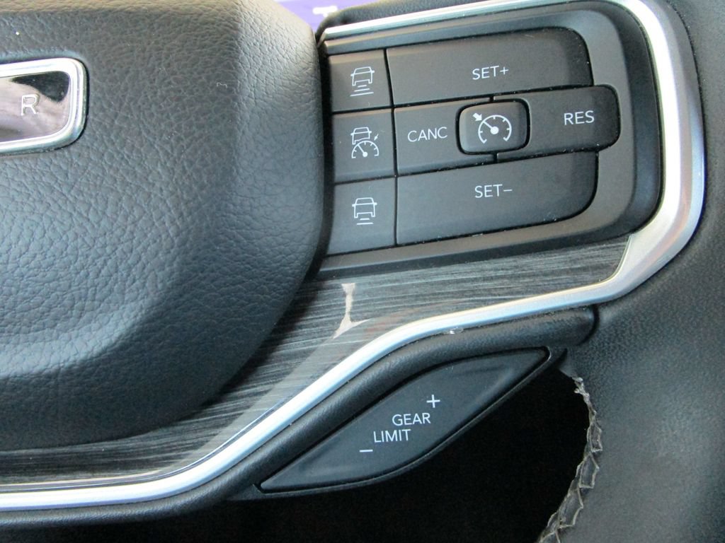 Used 2022 Jeep Wagoneer Series III AWD/4WD image 46