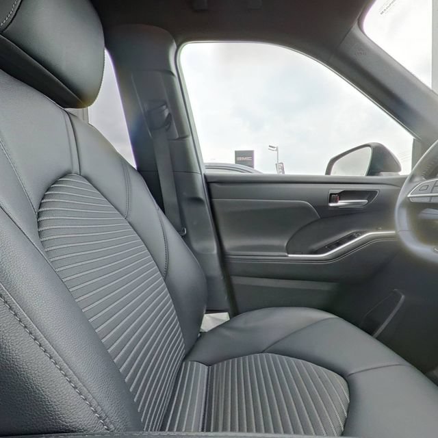 Used 2025 Toyota Highlander XSE AWD/4WD image 34