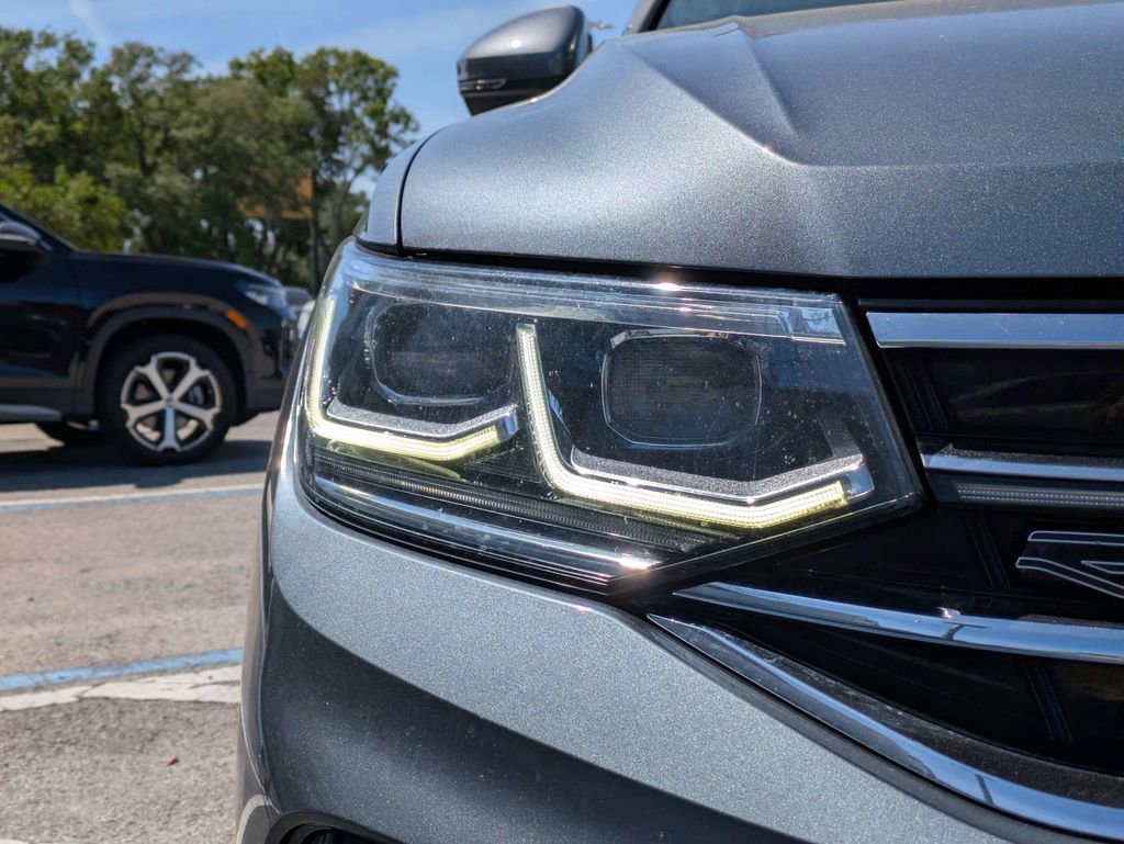 Used 2022 Volkswagen Tiguan SEL R-Line AWD/4WD image 10