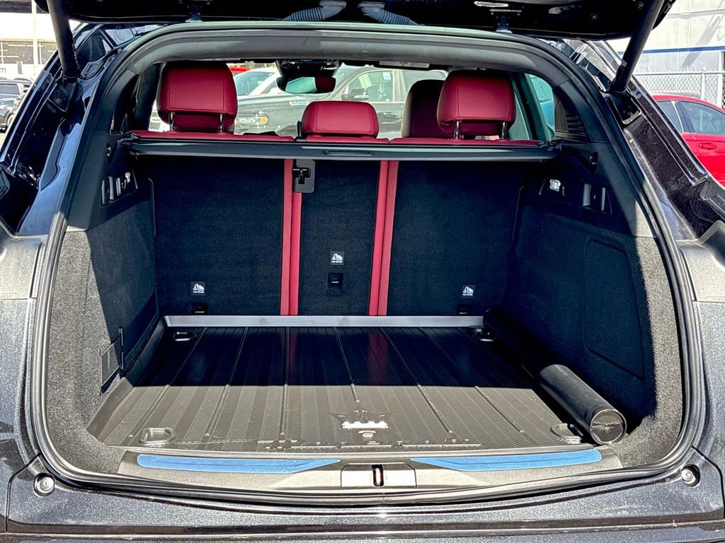 Used 2024 Maserati Grecale Trofeo image 27