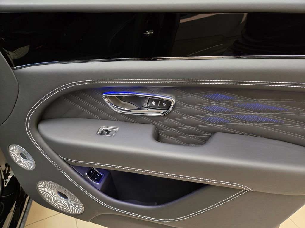 New 2025 Bentley Bentayga AWD/4WD image 27