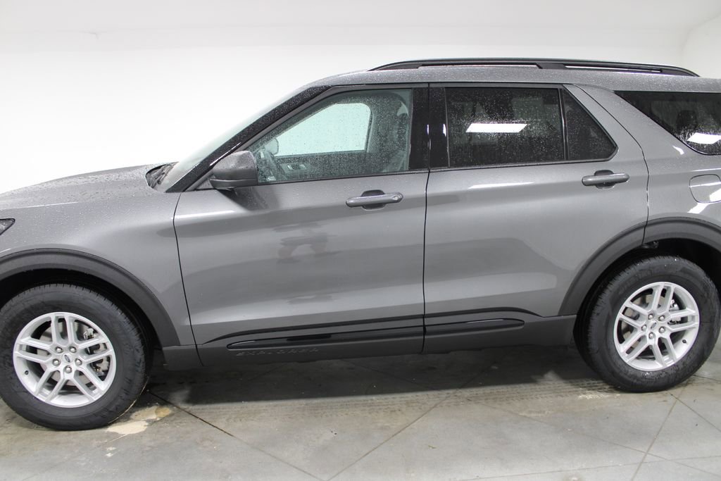New 2026 Ford Explorer Active RWD image 5