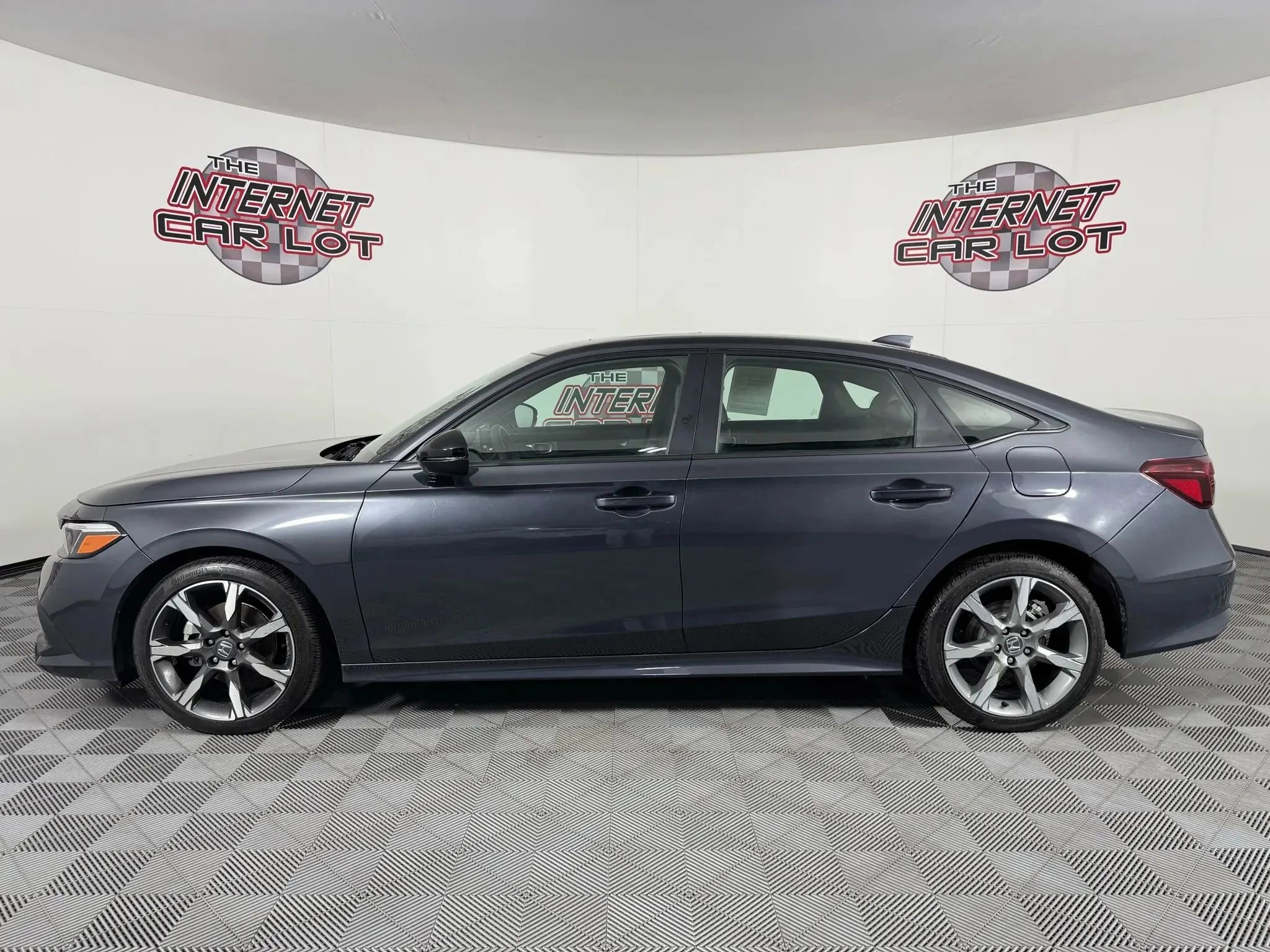 Used 2025 Honda Civic Sport Touring image 4