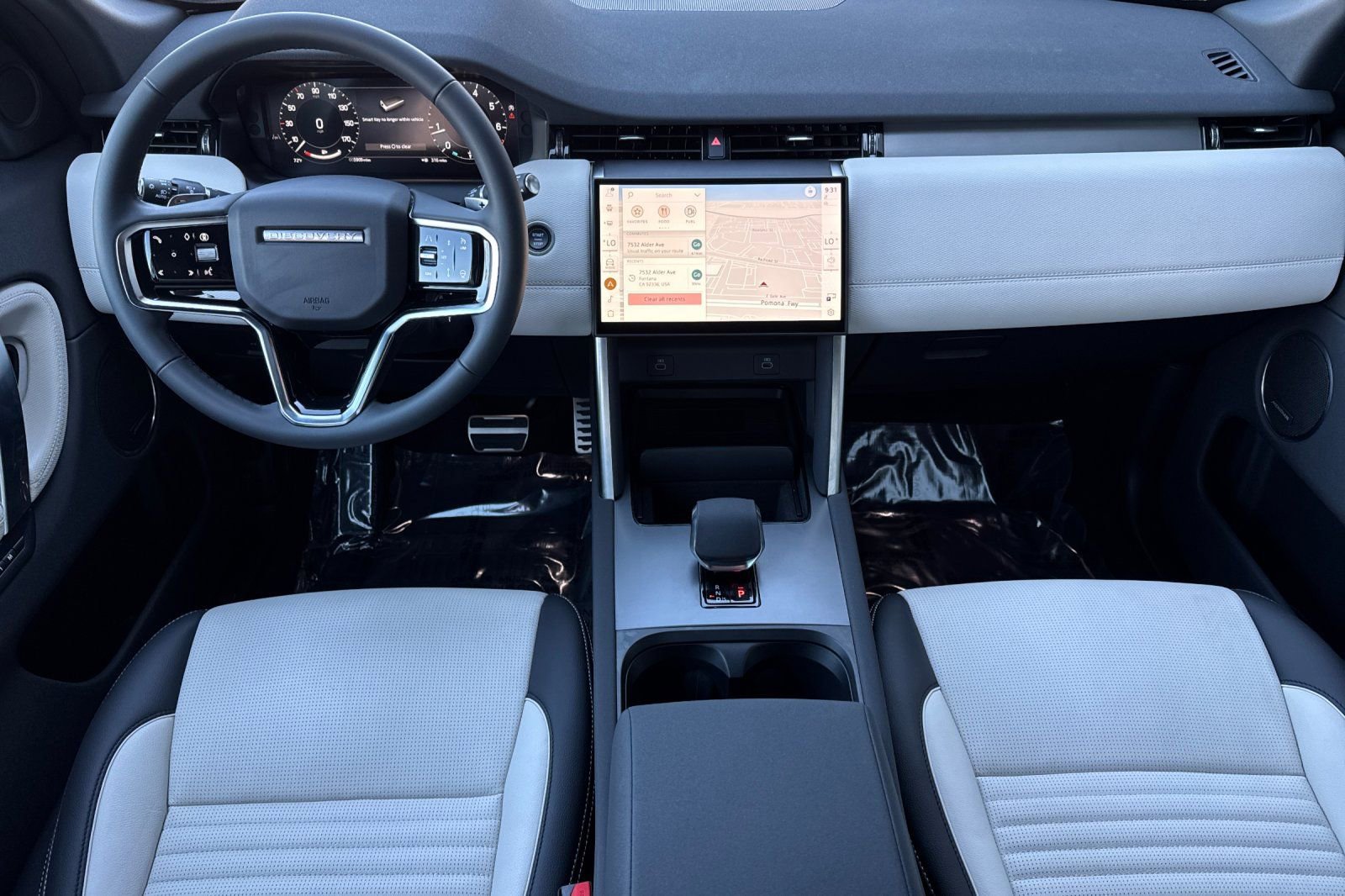 Used 2025 Land Rover Discovery Sport Dynamic SE image 14