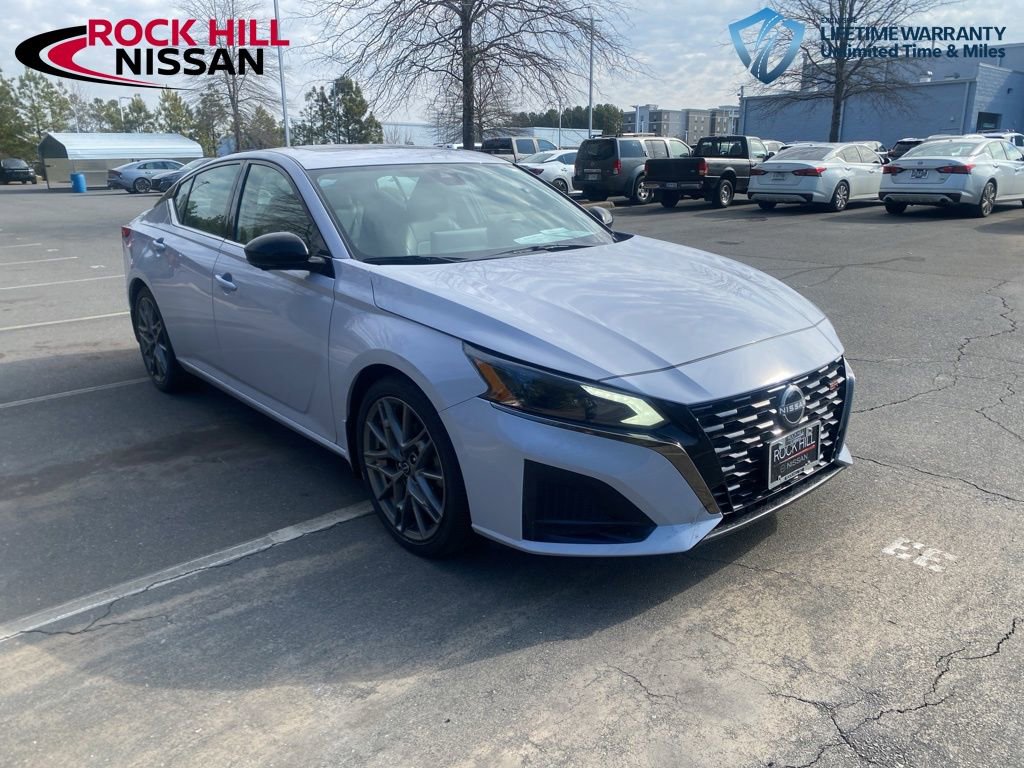 Used 2024 Nissan Altima 2.0 SR image 1