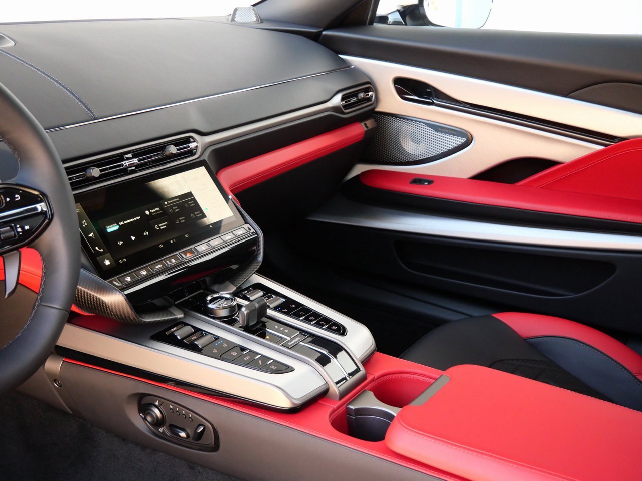 New 2025 Aston Martin Vanquish image 10