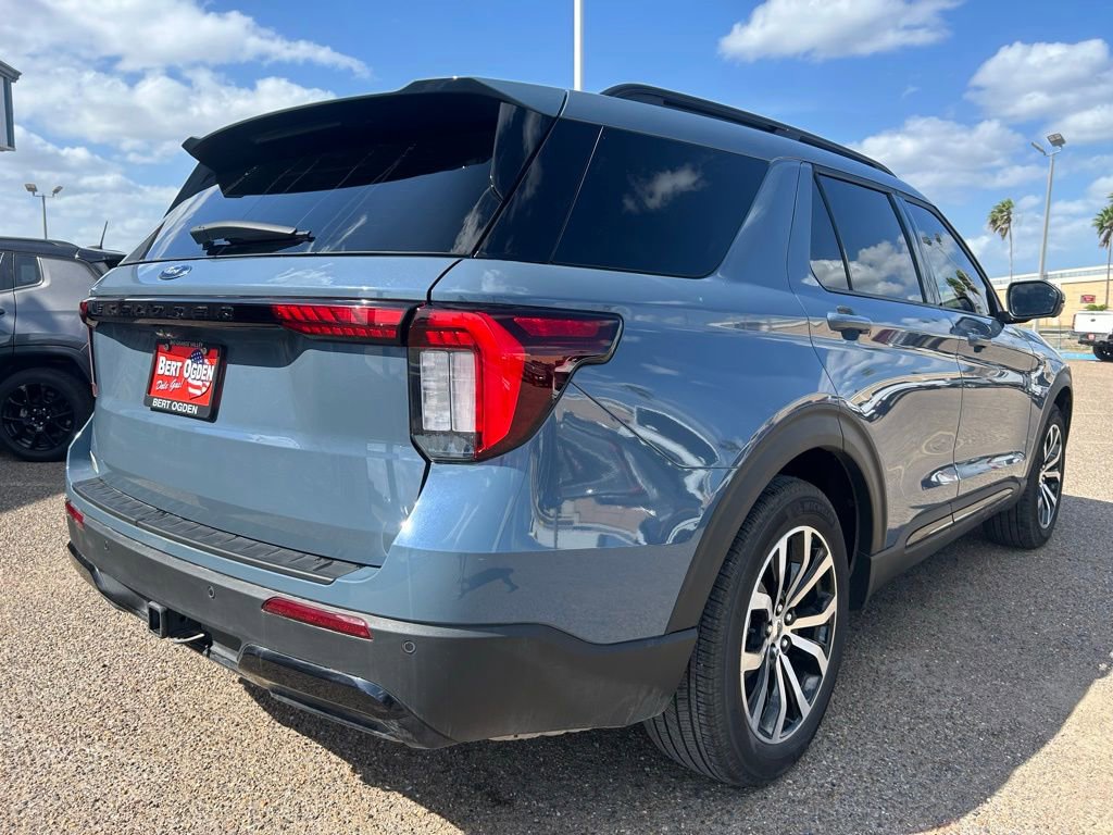 Used 2025 Ford Explorer ST-Line w/ Premium Package image 6
