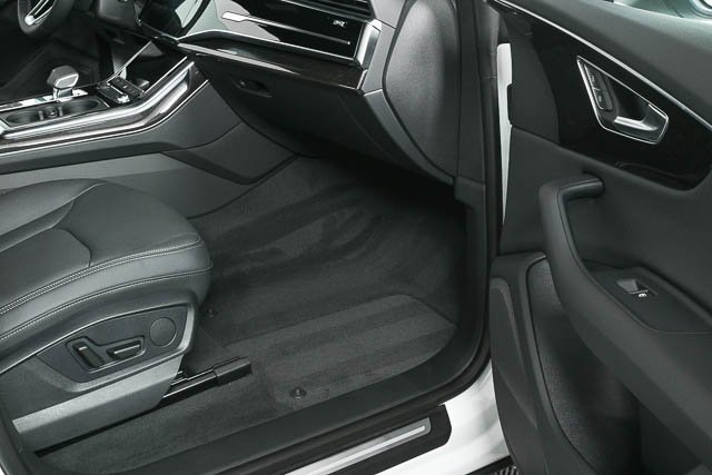 New 2025 Audi Q8 Premium image 23