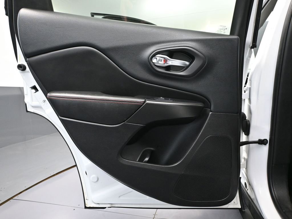 Used 2019 Jeep Cherokee Trailhawk image 35