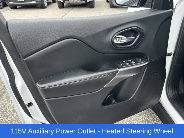 Used 2019 Jeep Cherokee Latitude Plus w/ Comfort/Convenience Group AWD/4WD image 16