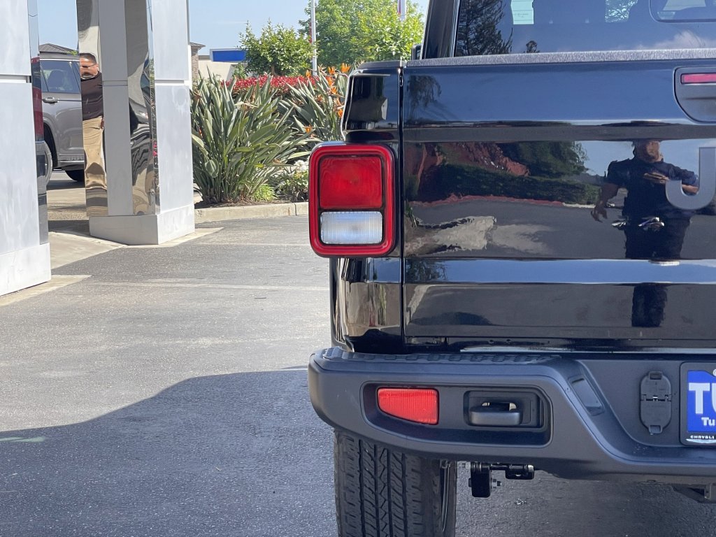 New 2026 Jeep Gladiator Sport AWD/4WD image 8