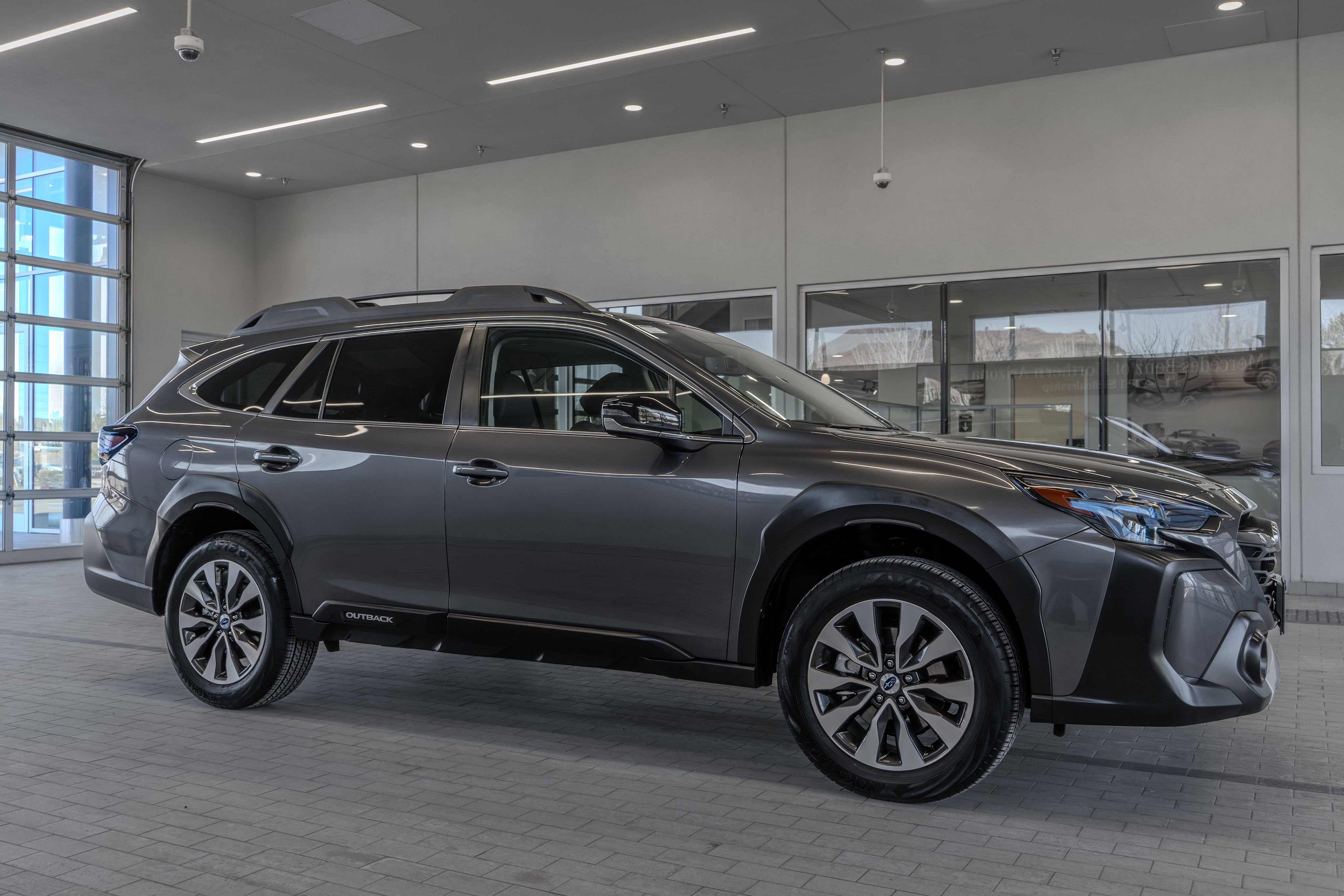 Used 2025 Subaru Outback Limited image 12