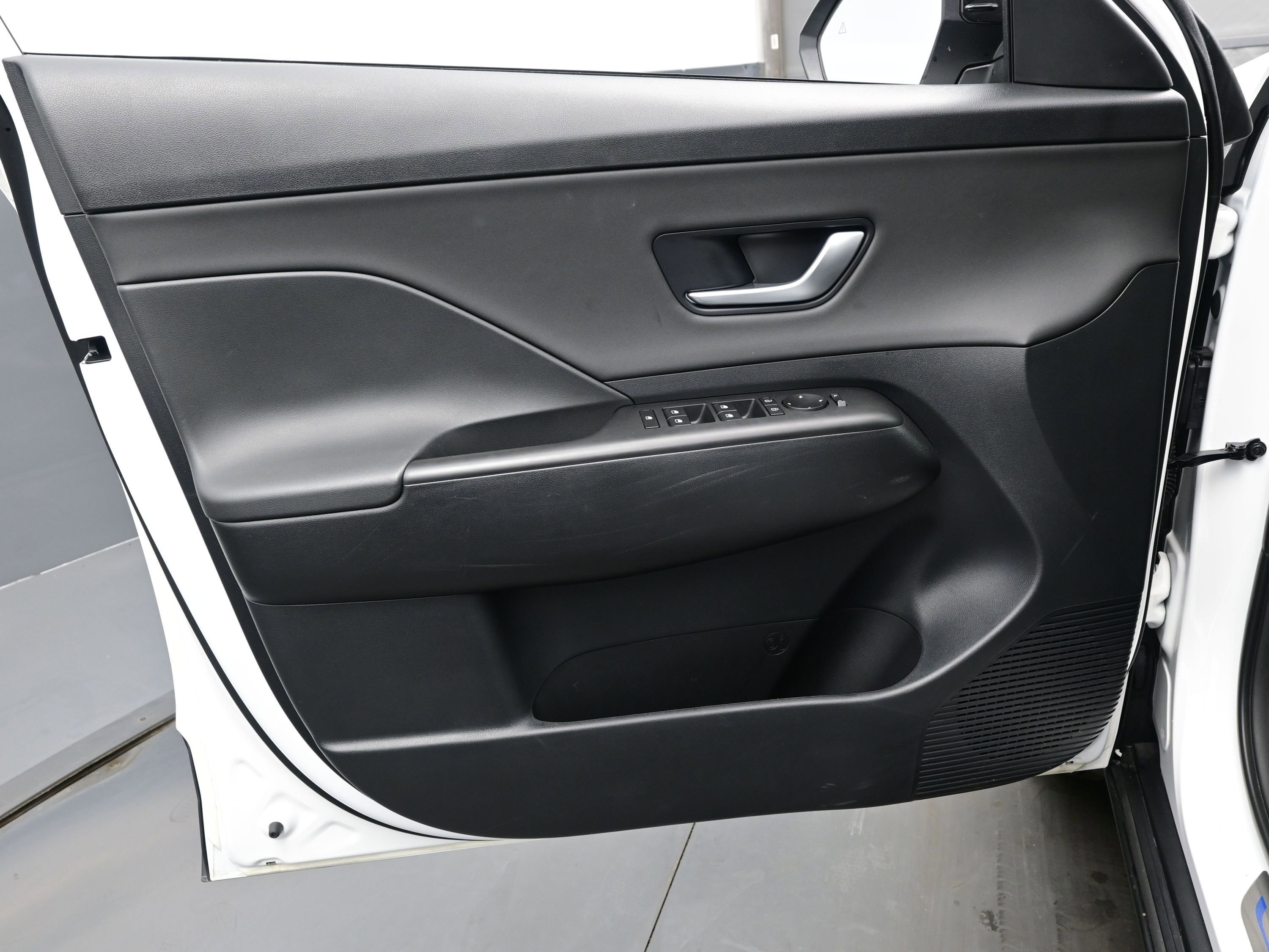 Certified 2026 Hyundai Kona SEL Premium image 9