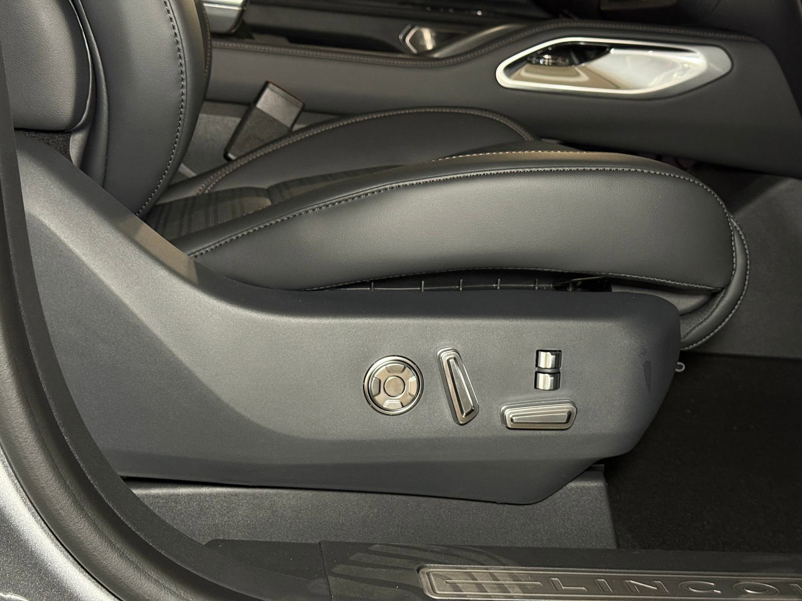 New 2026 Lincoln Nautilus Reserve image 12