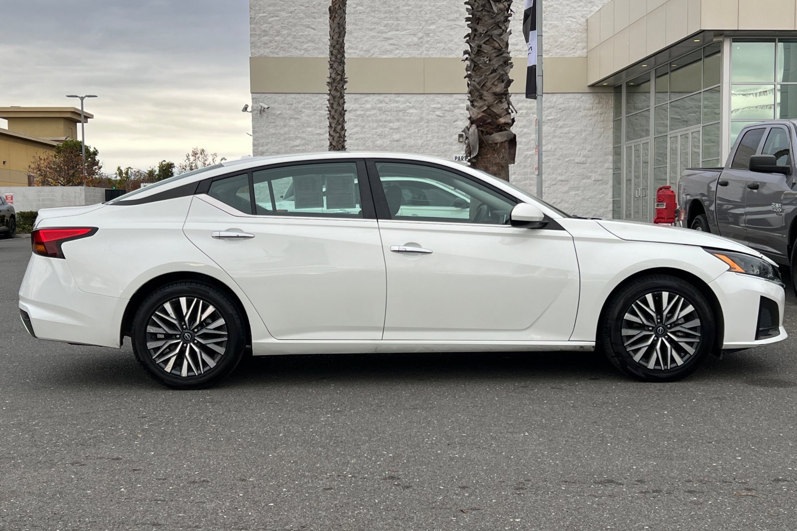 Certified 2023 Nissan Altima 2.5 SV image 3