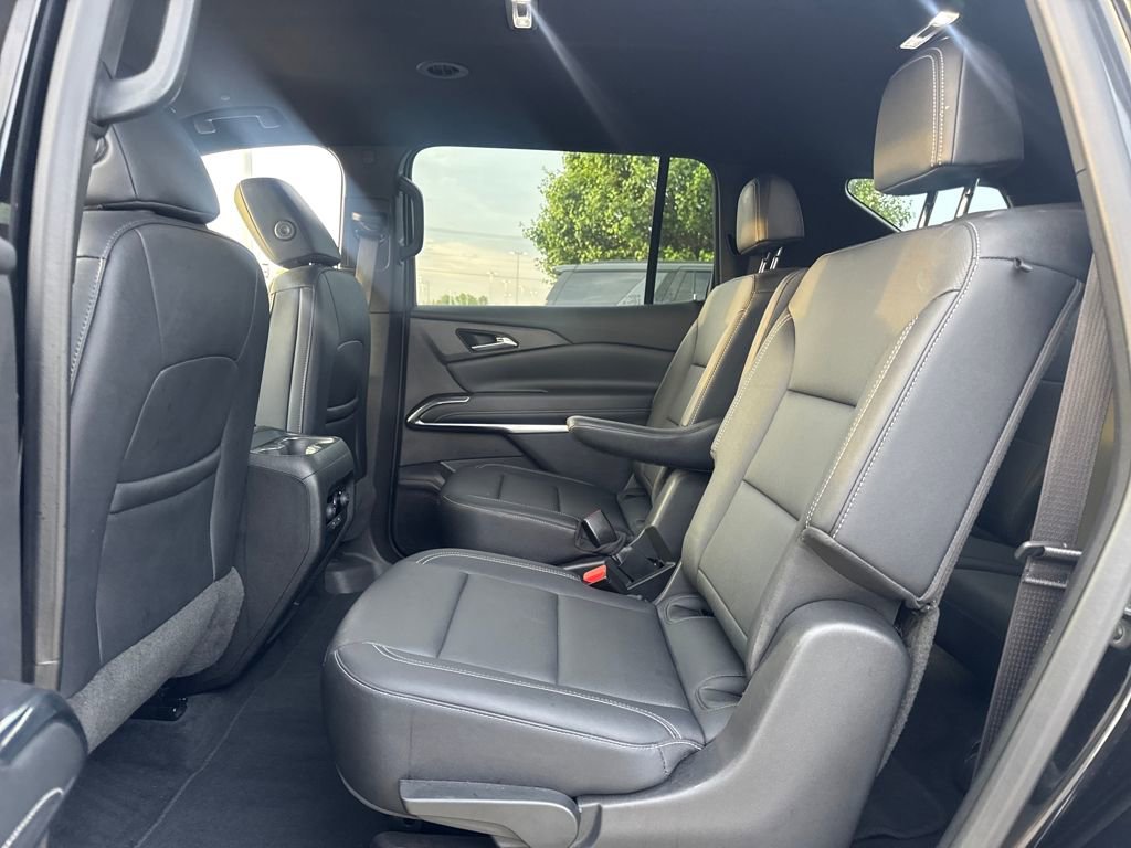 Used 2025 Chevrolet Traverse LT image 14