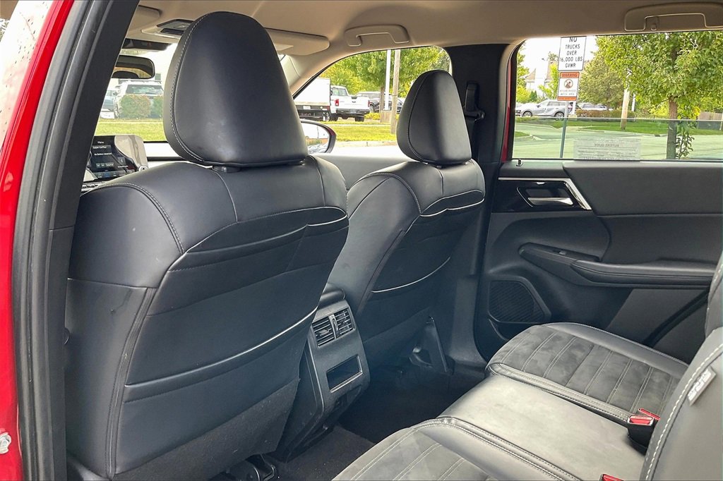 Used 2023 Mitsubishi Outlander SE image 29