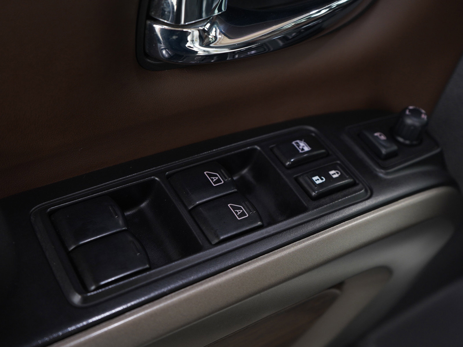 Used 2021 Nissan Titan Platinum Reserve w/ Moonroof Package image 23