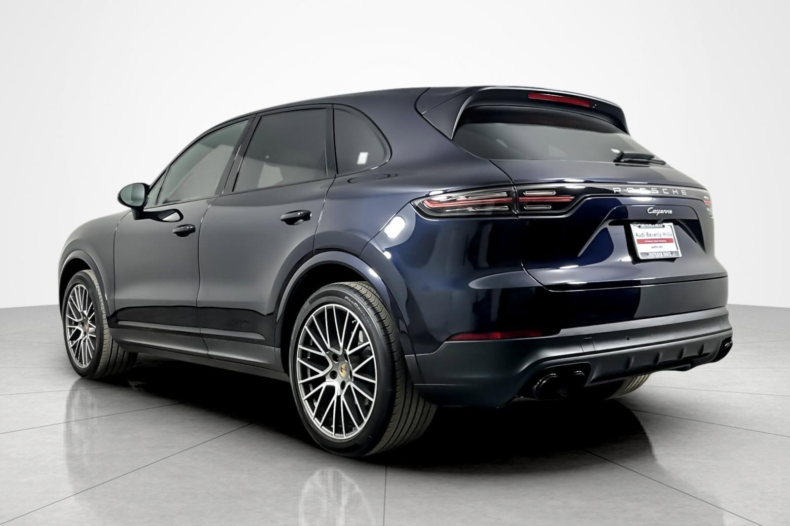 Used 2022 Porsche Cayenne Platinum Edition AWD/4WD image 3