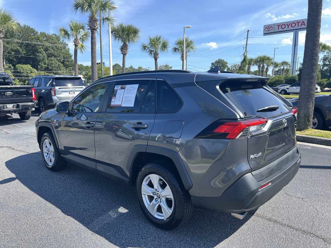Used 2021 Toyota RAV4 XLE w/ Convenience Package FWD image 8