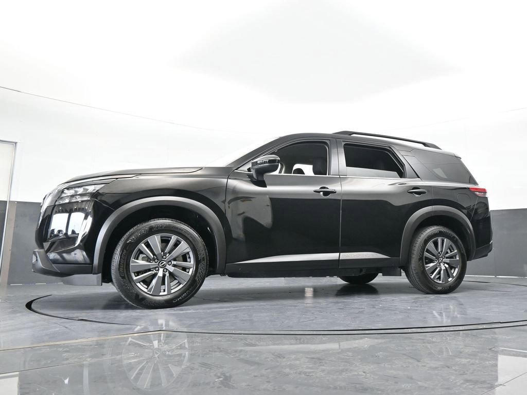 Used 2025 Nissan Pathfinder SV image 59