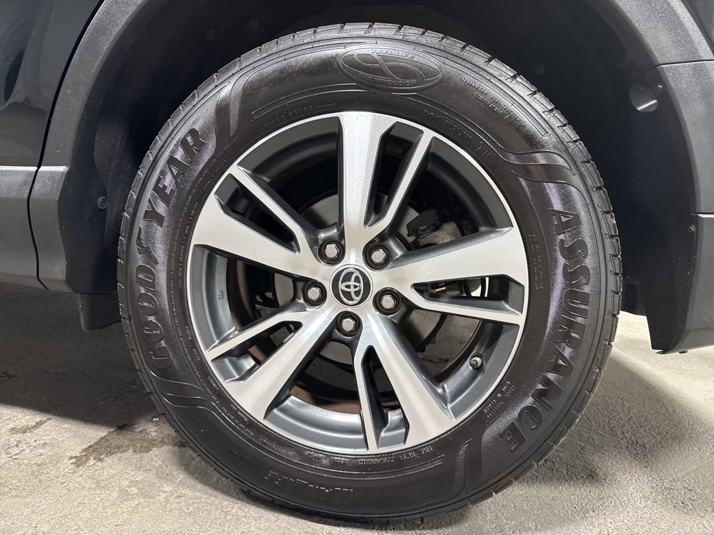 Used 2018 Toyota RAV4 XLE FWD image 35